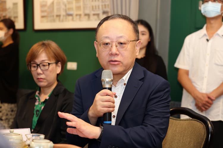 文化成年禮金抵用金額破2.8億 行政院長陳建仁宣布明年起成年禮金擴大至16-22歲 16歲起一生可用的圖片